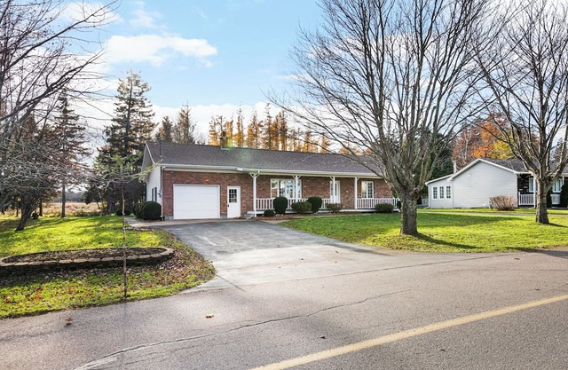 Scoudouc River waterview home/Maison charmmante avec vue sur la rivière Scoudouc