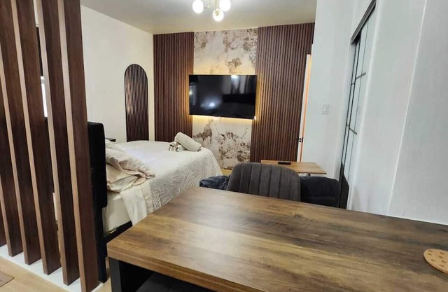 Cozy/Stylish Studio Downtown