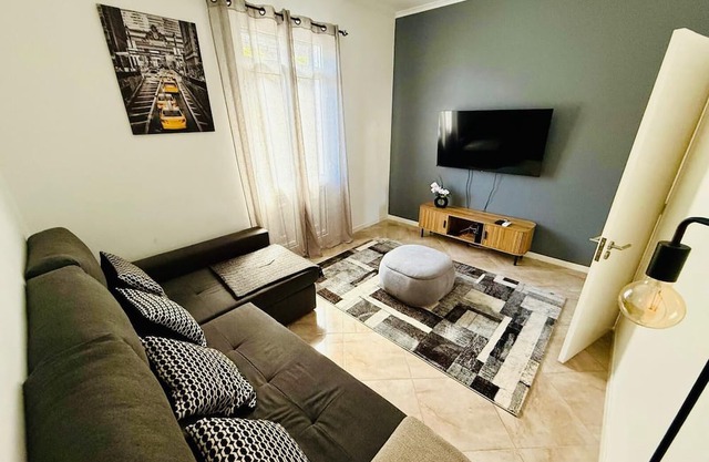 Styles Comfortable 3 Bed Room Flat in the Hart of Funchal