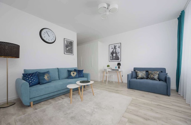 Posag 7 Panien 18 Warszawa | Blue Apartment with Desk and Parking