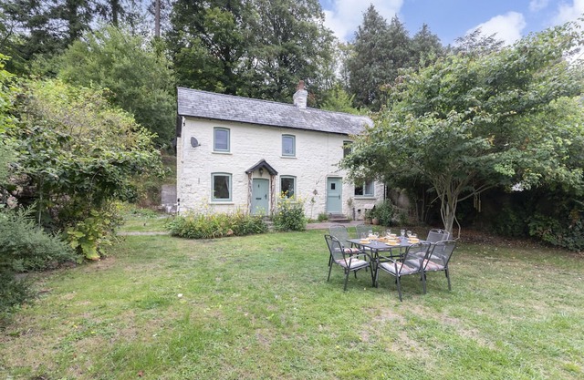 Charming 3-Bed Cottage by the River Usk