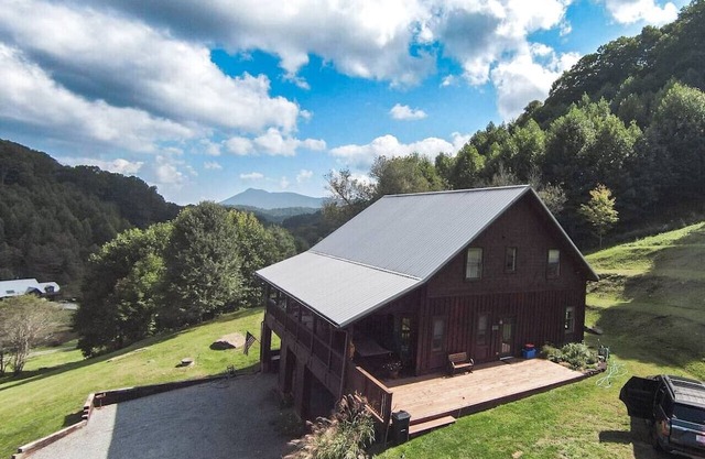 Large Family Cabin - Hot Tub | Views | Game Room