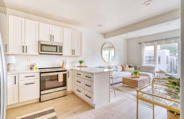 Perfect Portland Farmhouse Loft - Breweries & Bars