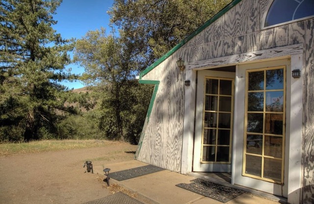 Group Bunkhouse | Sleeps 12 | Mountain Views