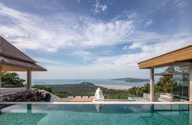 Luxury Infinity Villa - With Gym, Cinema & Spa