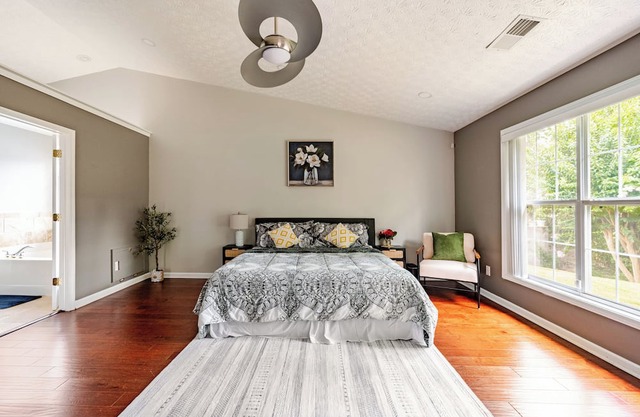 Cozy Urban Getaway/All KING Beds/ Spacious