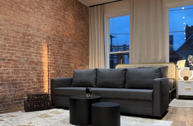 City View KING bed Free parking Chic Escape