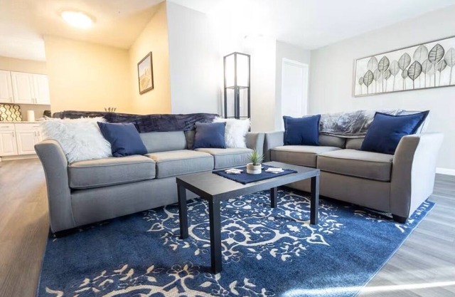 Cozy 2-bedroom, 2 bath in charming Central location near Cincinnati