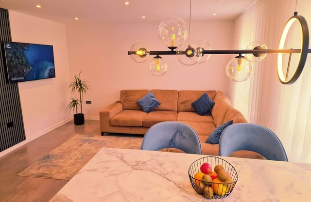 5 star Luxurious Stay by Waterfront & City Centre