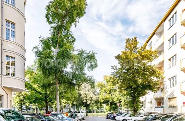 Spacious 2-room apartment near Kudamm & Schaubühne | Antique & modern