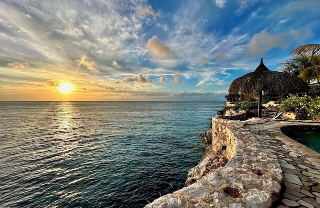Private Villa at Playa Lagun, snorkelling and diving paradise