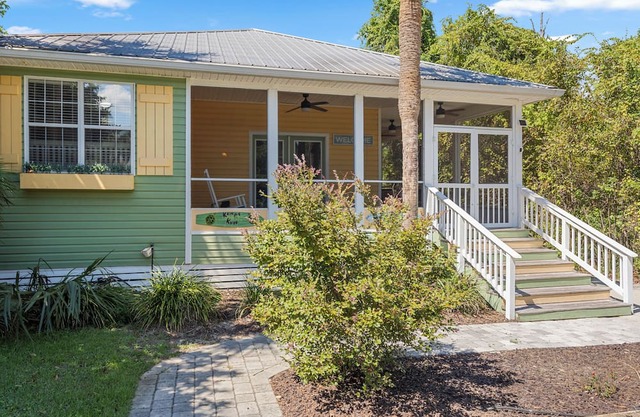 5BR/4BR Oasis w/Pool, Bar, Firepit – Sleeps 14, multi-family, <5 Mins to Beach!