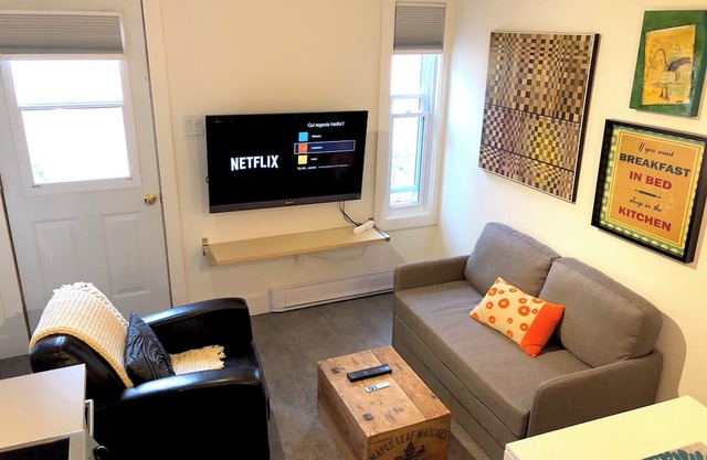 Charming 2 1/2, Fully furnished, equipped, heated, lit and air-conditioned.