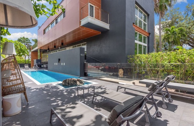 Miami Getaway Villa | Villa Nova