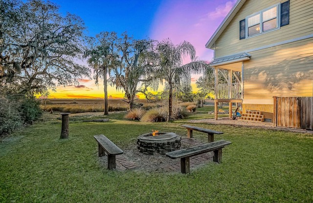 Inviting waterfront cottage with balcony, firepit, marsh views, & washer/dryer