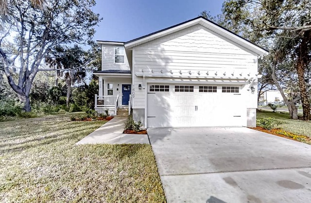 Newly-built 2-story home near the ocean with patio, washer/dryer, streaming