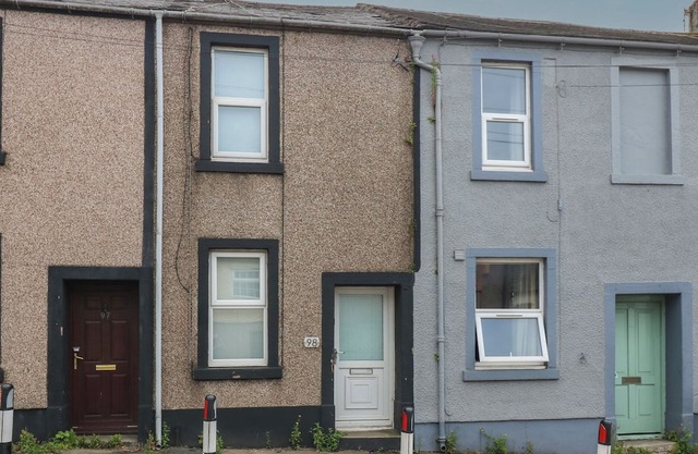 HOLLY HOUSE, with a garden in Whitehaven