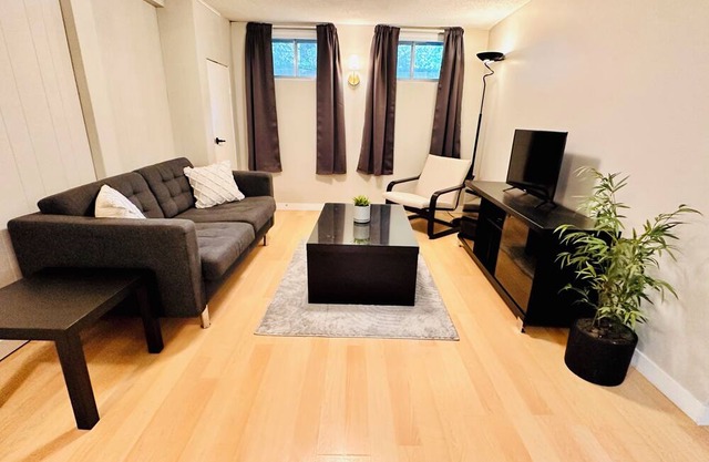 Urban Nest in Beautiful St Boniface. Simple. Bright. Clean. Walkable. Amenities.