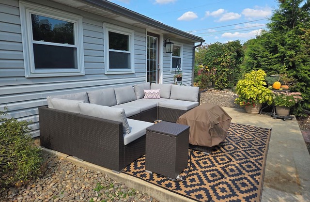 Quiet corner lot w/fruit trees & gardens! Just 10mins-Hershey, 25mins-Hburg!