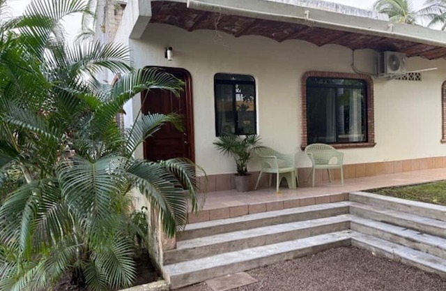 Elena's Mango Tree Bungalow - on the beach!