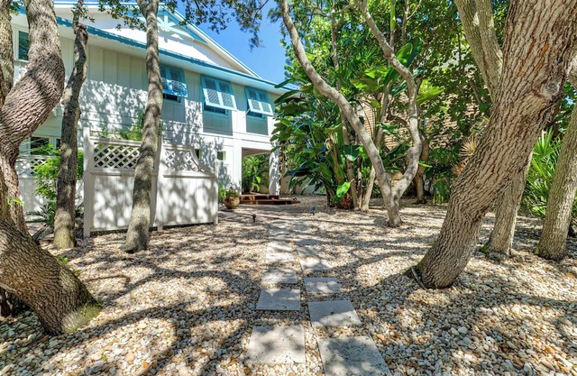 Walk to Wabasso Beach: Home w/Hot Tub & Bikes