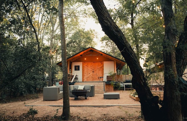 Premium Lakefront Cabin #2: The Magnolia (Austin)