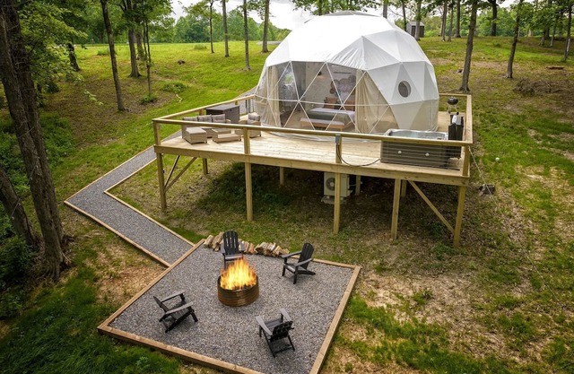 Amazing Pure Glamping Secluded Dome with Hot-tub in Grantsburg, Illinois
