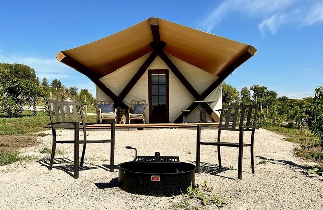 Spacious Tented Cabin Perfect for a Family of Four in Tekamah, Nebraska
