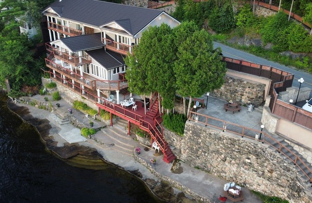 Wollaston Castle on Coe Hill, 7 Bedrooms with 5.5 bathrooms catering up to 18 guests