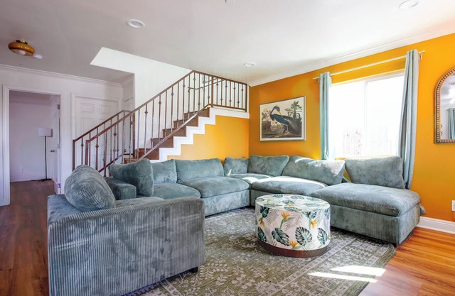 Duplex Delight South of DTLA- Huge 10-bedroom