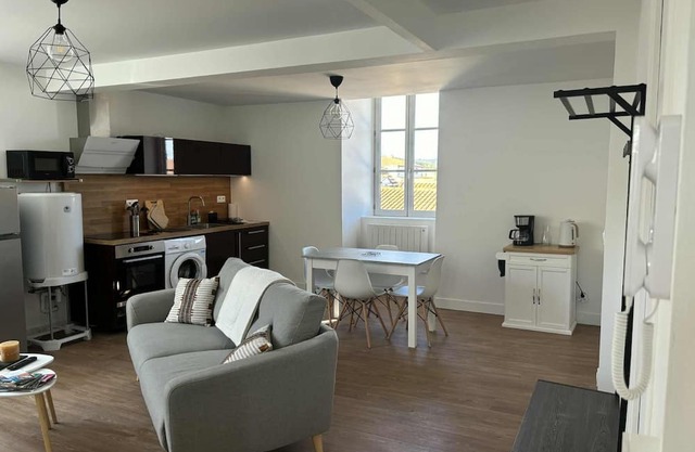 Modern apartment in the heart of the Auvergne. 10 min from Les Termes de Châtel-Guyon.