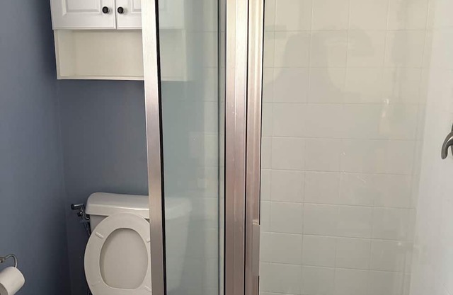 Charming bed & breakfast in a quiet neghborhood. close to major feeways