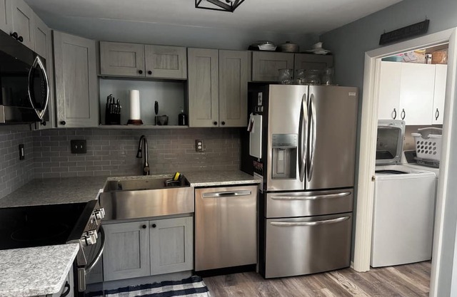 BR to rent, shared space with owner. Townhome, limited weights for exercise. Dog