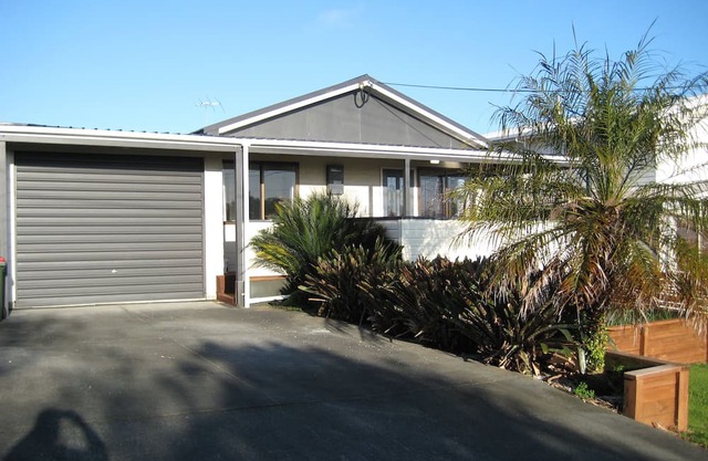 Snells Beach House 6 min walk to beach and playground