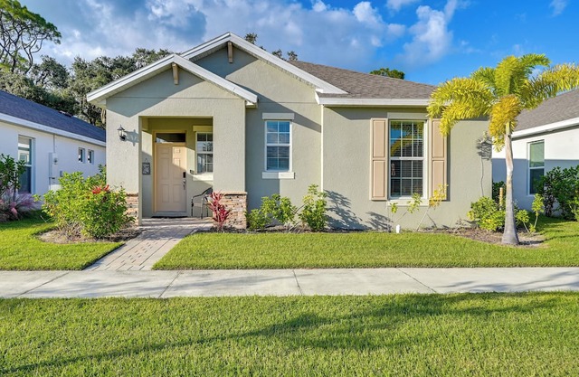 Near River & Parks: LaBelle Family Home w/Patio