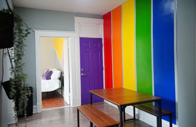 Safe Neighborhood STL-Rainbow Apt! Next to Forrest Park, with AC—Private Parking