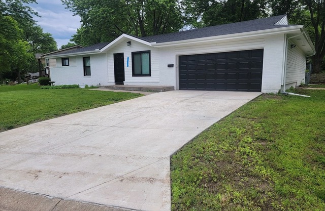 Cozy 2-bedroom Suite/Studio in enjoyable Overland Park with WiFi, AC