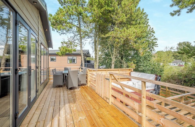 Hot Tub Lodge 3 Pet Friendly