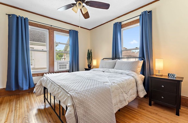 Uptown Classic 5BR Comfort Near Lake Path