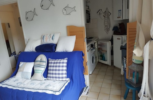Charming garden for two 450 m from the sea