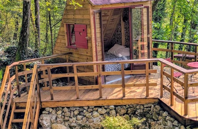 Unusual stay, troglodyte cabin and living room. In Touraine