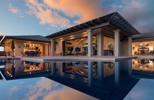 Rare and Superb 6Bed 6 Bath Home Oncean View
