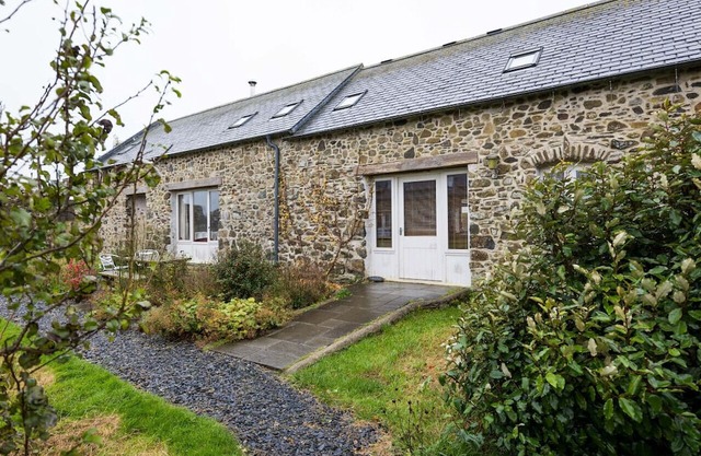 Workshop Cottage - Three Bedroom House, Sleeps 6