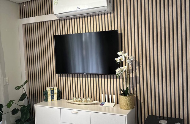 Luna Lux Apartment Elegant City Escape in Waterfall Smart City Walk to MOA