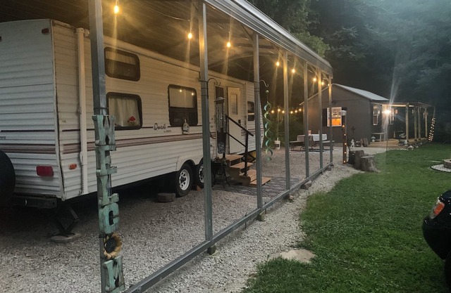 Tranquil campsite with AC in the woods of Danville