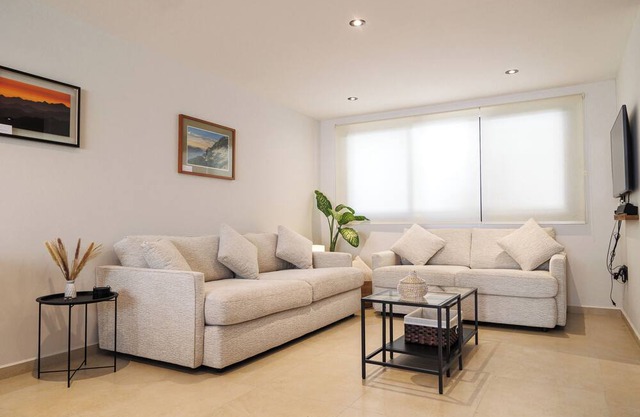 New Home p/8 in Private Condo, Netflix, 100MB WIFI and Nearby Amenities