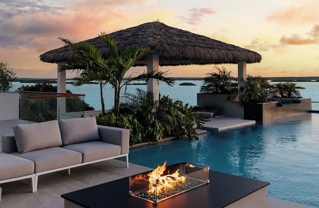 Ocean Breeze Villa - Luxurious Waterfront Property