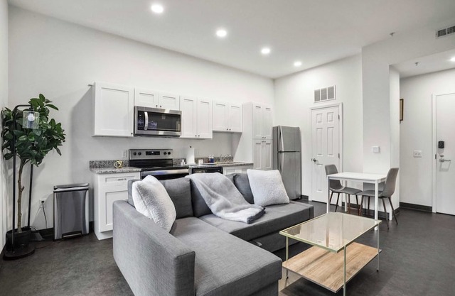 Downtown Pittsburgh 1BD Near Convention Center