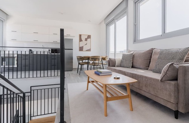 Blueground | Florentine, Penthouse, 3 Balconies (TLV-21)