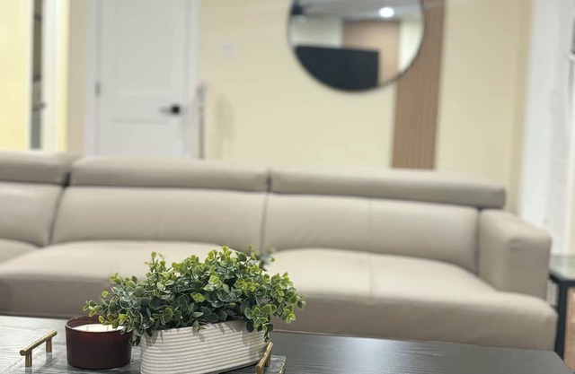 Beautiful 3bed rooms with 2 full bathrooms home near MGM